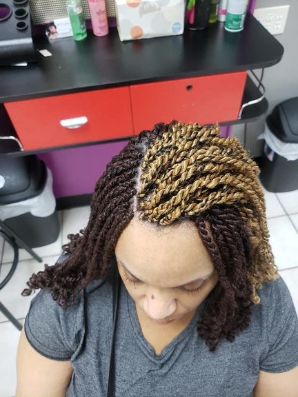 Kinky twists hairstyle, half-up